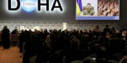 Rússia está estimulando corrida nuclear, diz Zelensky  no fórum de Doha