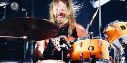 Morre Taylor Hawkins, baterista do Foo Fighters, aos 50 anos